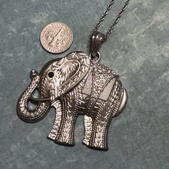 ELEPHANT PENDANT EXTRA LONG NECKLACE - Picture 2 of 8